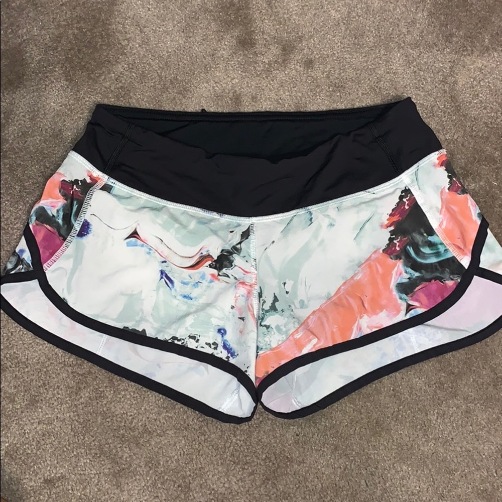 Lululemon size 4 pigment wave speed shorts EUC